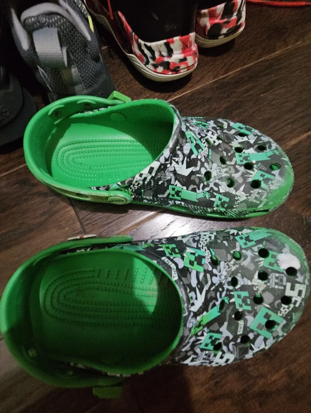 CROCS comfortable green